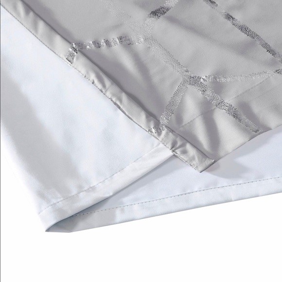 NWT✨ Intelligent Design|84Grommet Blackout curtain - Picture 3 of 10